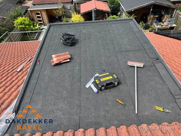 Nieuw plat dak met bitumen dakbedekking in Bavel Nieuw plat dak met bitumen dakbedekking in Bavel
